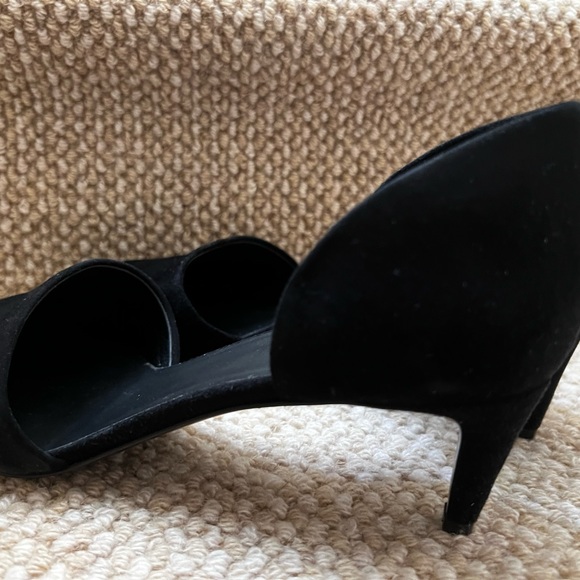 Vince black suede kitten heels size 9M in excellent condition - Picture 5 of 5